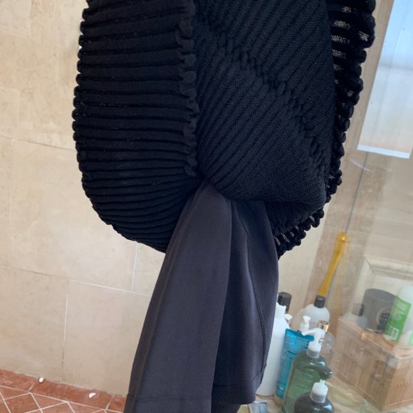 Gorgeous black Valentino knit dress--flattering! - Picture 3 of 3